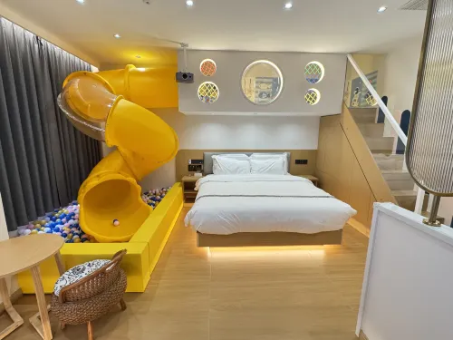 Xiyue Homestay (Changbai Mountain West Station)