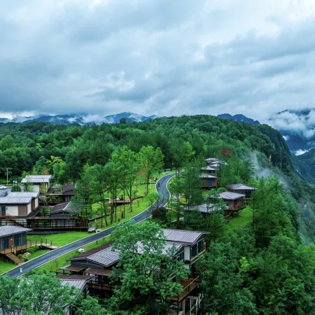 Jiuluzhai Scenic Area Wooden Villa