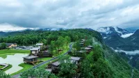 Jiuluzhai Scenic Area Wooden Villa