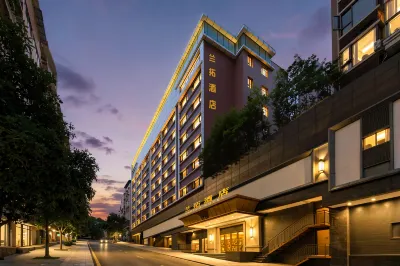 Lantuo Hotel (Dazhou Luofu Square Branch Các khách sạn ở 