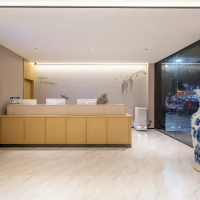 Shishi Star Hotel (Taihe Plaza) Hotels near Guihu Park