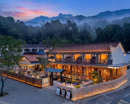 Jiuhua Mountain · Jingyue Serene (Roushen Baodian Branch) فنادق في تشينغيانغ