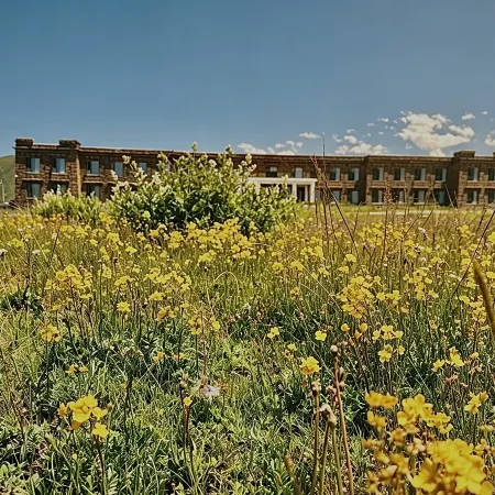 Kangding Gedaqin Manor (Tagong Grassland)