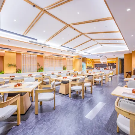 Jianguo Puyin Hotel (Harbin Central Street Highway Bridge Subway Station)
