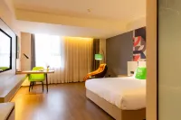 โรงแรม Ibis Styles (หอระฆังกูโลว ไคเฟิง) โรงแรมใกล้พิพิธภัณฑ์ไดอาน่านิทรรศการชิงหมิงแม่น้ําแบบไดนามิก