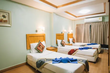 Chilli Hotel&Restaurant Отели рядом с достопримечательностью «Mae Ram Phueng Beach»