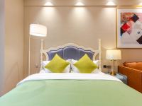 珠海克里丝汀复式套房国际公寓 - 轻奢豪华大床房