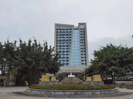 the Peninsula Hotel Отели в г. Вэйюань