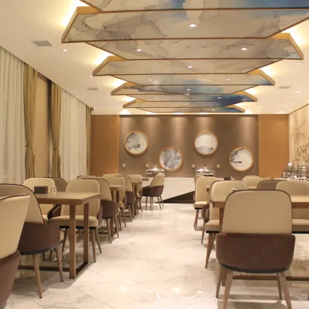 Arongqi Dingrun Business Hotel