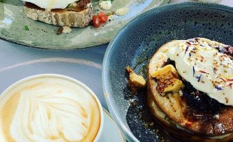 Majestic Old Lion Apartments