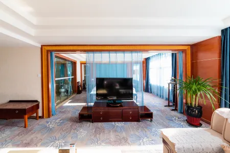 Friendship Peak Hotel Отели рядом с достопримечательностью «Russian Customs Pedestrian Street»