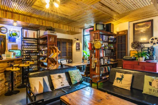 昆明春雨憩源国際青年旅舍（春雨937工業クリエイティブ文化園）