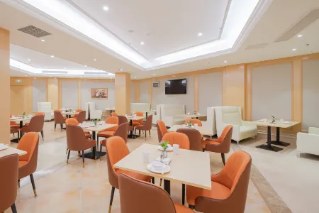 Vienna Hotel (Doumen Daxin Xindu Store) Отели рядом с достопримечательностью «Crocodile Island»