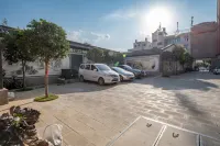 Baoshan Jiahu Hotel - parking