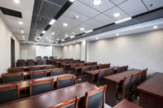 Heilongchen Business Hotel (Heihe Railway Station)