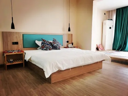 Ruoqilou Lanqi Tiao Homestay