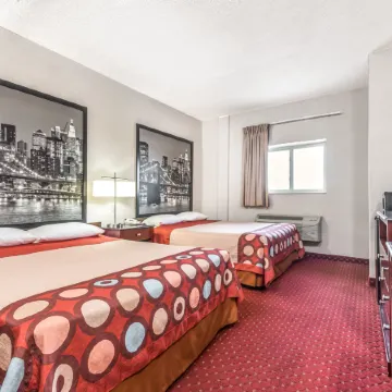Super 8 by Wyndham North Bergen NJ/NYC Area Отели в г. Норт-Берген