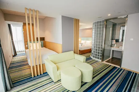 Holiday Inn Express Yingkou Onelong Plaza