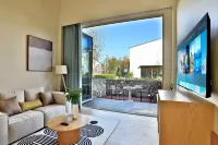 Stray Birds Resort Hotels in Jiaxing