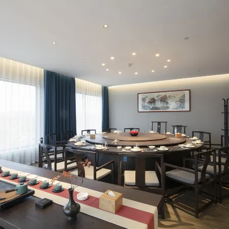 QIANNA HOTEL(Fugou High-Speed Rail South Station Artificial Lake)