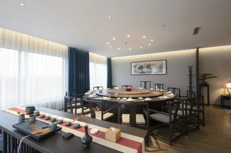 QIANNA HOTEL(Fugou High-Speed Rail South Station Artificial Lake) Отели в г. Фугоу