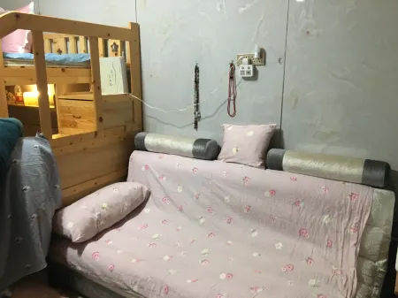 Comfortable Home Youth Homestay Отели рядом с достопримечательностью «Dachang Film and Television Town»