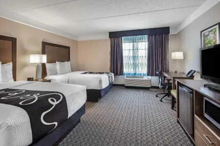 La Quinta Inn & Suites by Wyndham Miami Airport West