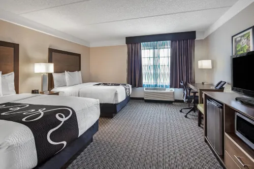 La Quinta Inn & Suites by Wyndham Miami Airport West Hotels in Doral