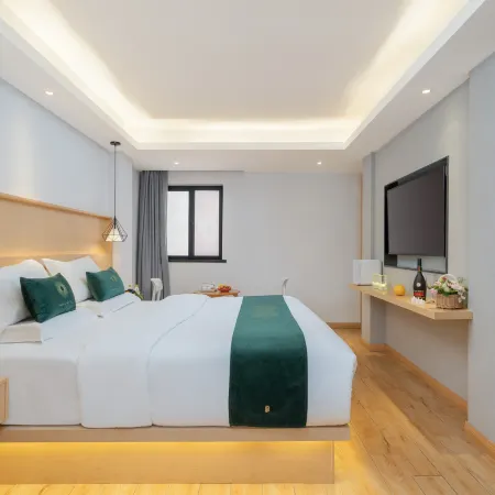 Kunming Day Youth Hotel (Nanping Street Dongfeng Square)