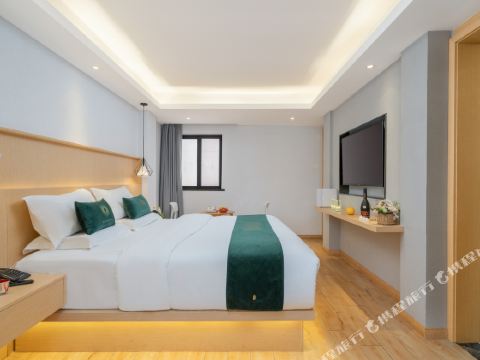 โรงแรมวัยรุ่นเดย์ คุนหมิง (ถนนหนานผิง จัตุรัสตงเฟิง)