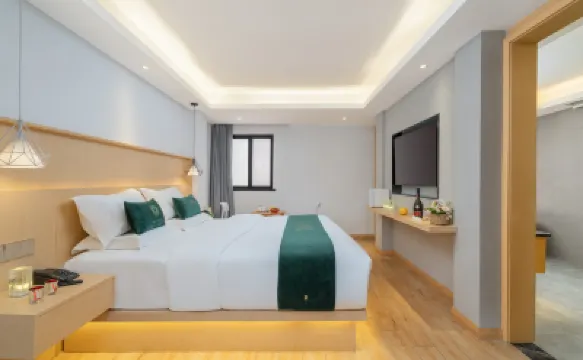 Kunming Day Youth Hotel (Nanping Street Dongfeng Square) Hotels near Nanping Pedestrian Street