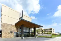 Grand BS Airport Hotel Suvarnabhumi Hotel dekat Ramkhamhaeng University Bang Na Campus