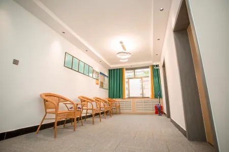 Tongchuan Yijiaguest Hall Отели рядом с достопримечательностью «Tongchuan Polytechnic»