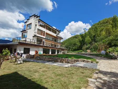 Manju·Yunwanshang Holiday Inn (Moon Bay Scenic Area Branch)