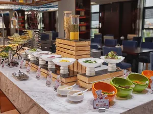 Central China Huayue Hotel