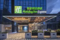 Holiday Inn Express Zhuhai Gongbei(Gongbei Port) Hotels near Zhuhai Railway Station