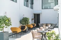 Putuoshan Ruiqi Yiji Mountain House Hotels near Puji Temple