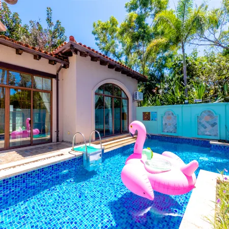 Sanya Haitangwan single-family pool villa