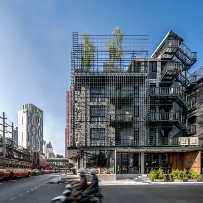 Goose Living Bangkok BTS Phra Khanong Отели рядом с достопримечательностью «Станция надземного метро Phra Khanong»