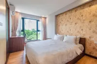 22Land Moon West Lake