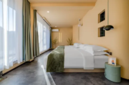 Not late Great Wall Landscape Private Soup Homestay