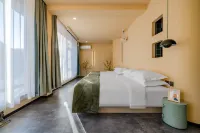 Not late Great Wall Landscape Private Soup Homestay