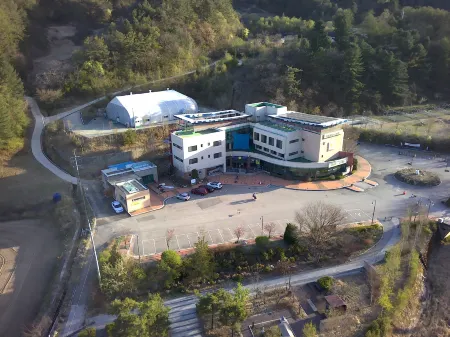 Life with dog & birch stay Отели рядом с достопримечательностью «The 38th Parallel»