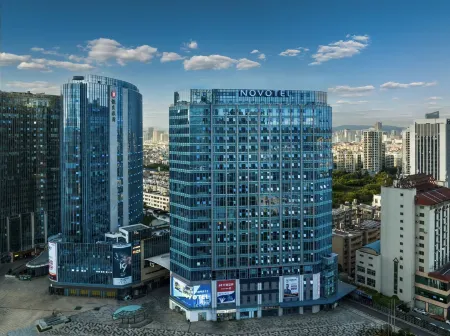 Novotel Living Yunnan Dianchi Times Отели рядом с достопримечательностью «Junfa Xiliangtang Wetland Park»