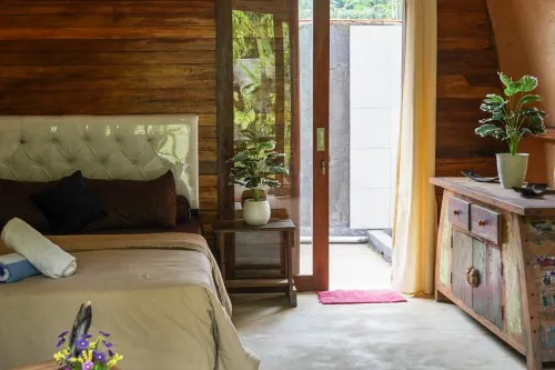 Lullabi Lumbung Villa Hotels in Lembah Sari