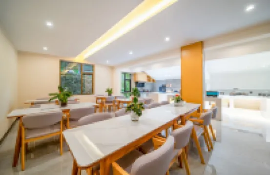 Kechao Light Luxury Hotel (Fenghuang Ancient City Scenic Area Hongqiao Branch)