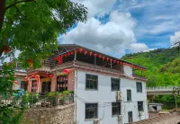 Tianshui Renheju Farm Stay Hotels in Maiji Mountain Scenic Area
