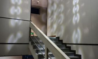 Yanggu Jiangnan Yiju Business Hotel