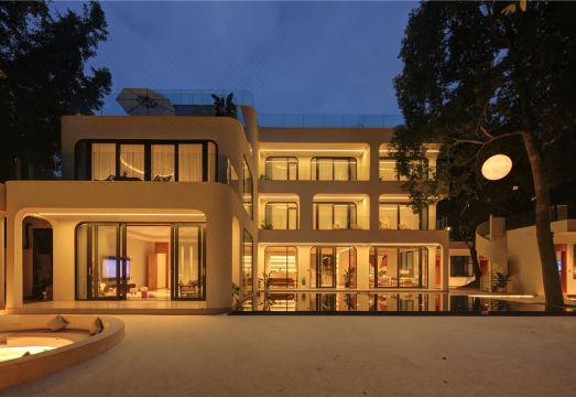 럭키의 집 외부 전경