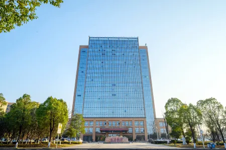 Changde Bukent Hotel Отели рядом с достопримечательностью «Hunan Institute of Applied Technology»